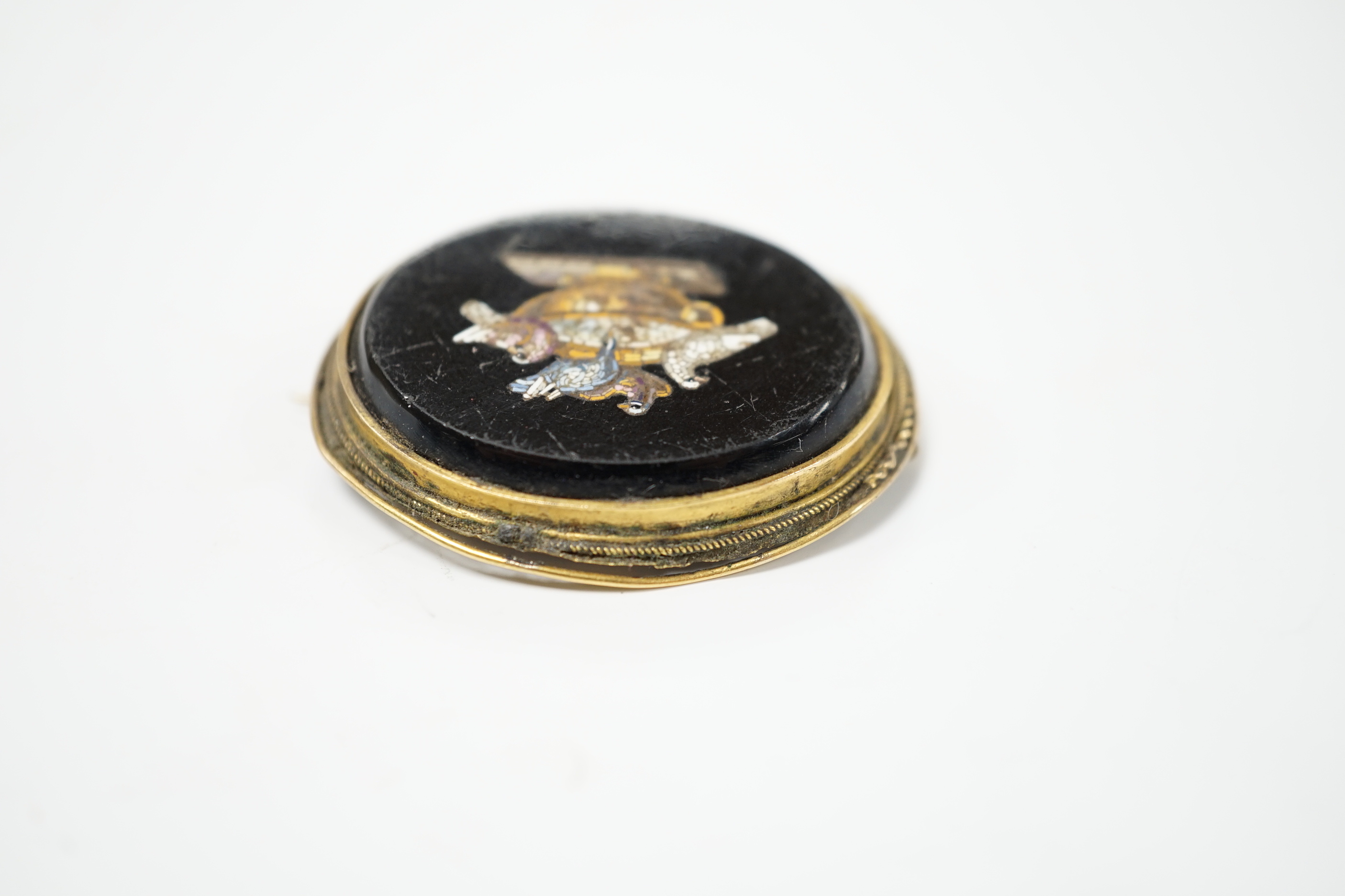 A Victorian yellow metal mounted micro-mosaic brooch decorated with Pliny doves, 3.75cm